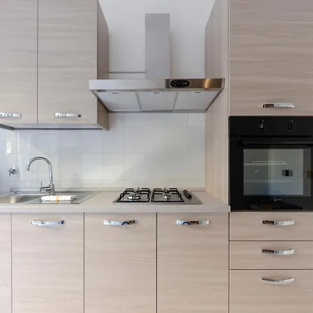 Apartment Altido Modern Flat For 6 In The Heart Of Foce